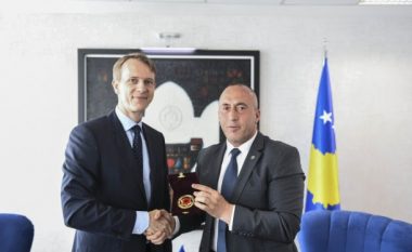 Haradinaj nderon me medaljen e Skënderbeut ambasadorin në shkuarje të Suedisë