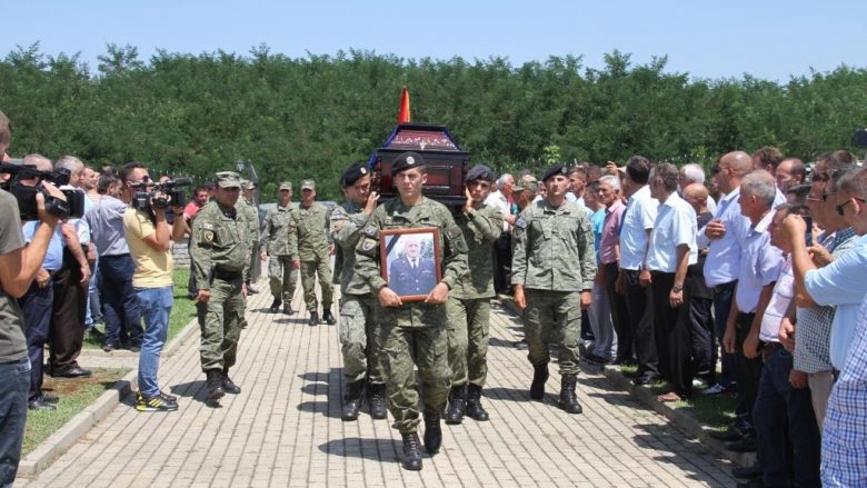 Me nderime ushtarake u varros kapiten Sejdi Krasniqi, komandant i Kompanisë së Deminimit i FSK-së