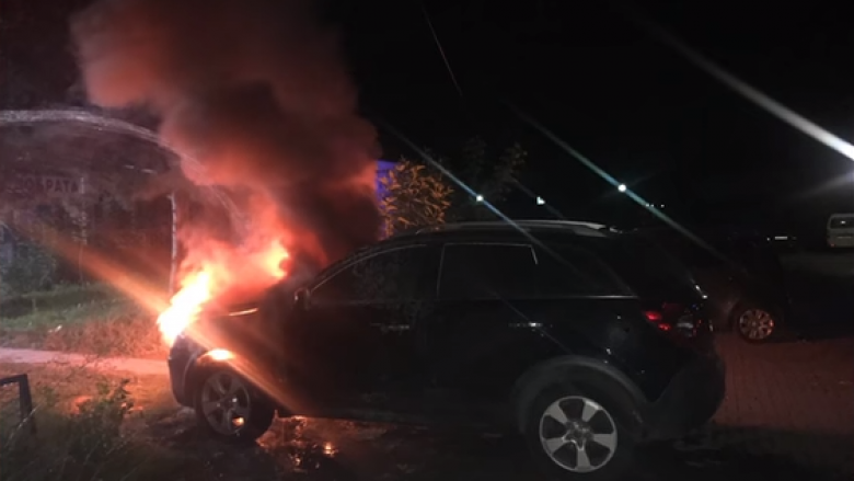 Është djegur automobili i stilistit Armend Ramadani (Video)