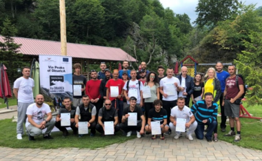 Certifikohen grupet e para bjeshkatare nga Kosova dhe Shqipëria për shënjim të shtigjeve malore