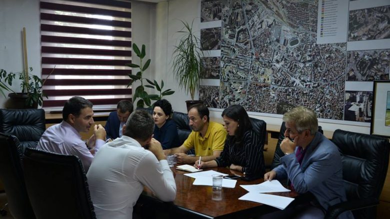 Deputetët e VV akuzojnë Komunën e Prishtinës për shkelje ligjore