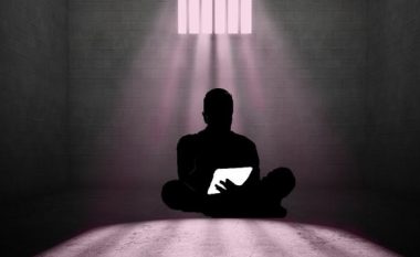 “Letërsia e burgut”: Arti që ruajti njeriun