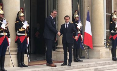 Vuçiq e Macron, takim për një orë “në katër sy”, diskutojnë edhe për dialogun me Prishtinën