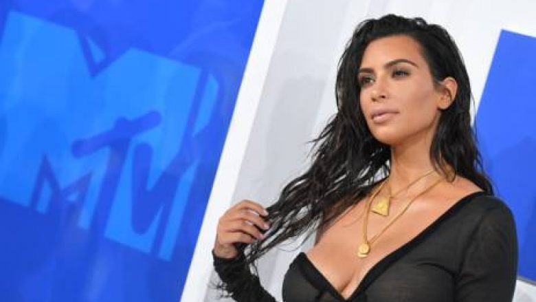 Kim Kardashian në gjyq, probleme me linjën e parfumit