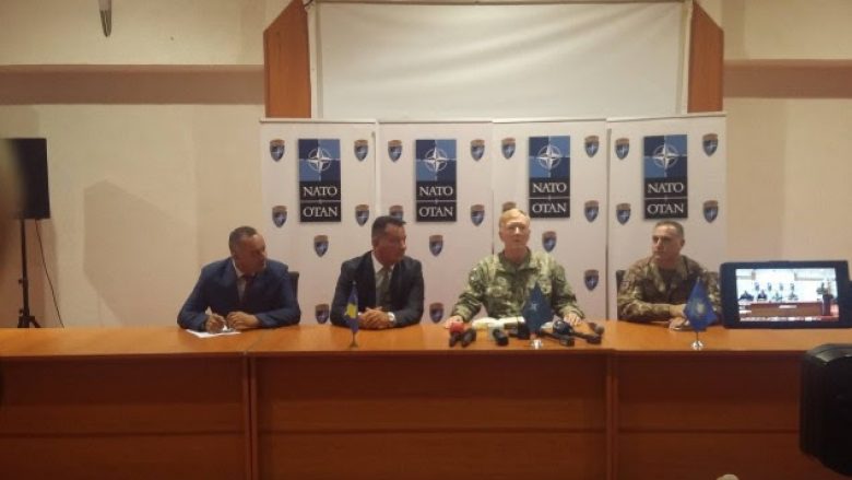 Admirali Foggo nuk komenton për dialogun Kosovë-Serbi, thotë se KFOR-i do të jetë në shërbim të sigurisë   