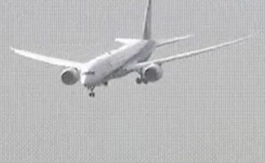Erërat e forta ia vështirojnë punën pilotit, nuk arrin të aterron herën e parë në aeroportin e Hiroshimës (Video)