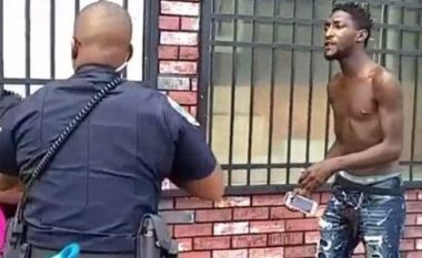 Filmohet duke rrahur brutalisht një burrë në rrugë, polici amerikan jep dorëheqje (Video, +18)