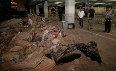 Tërmeti i fuqishëm në Indonezi, dhjetëra të vdekur (Video)