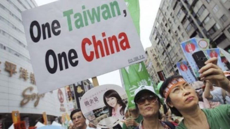 Kina kërkon bojkotimin e kafiterisë që i shërbeu kafe presidentes së Tajvanit (Foto)