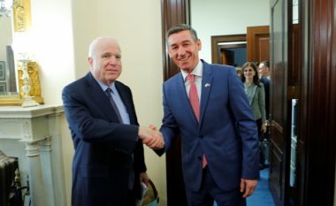 Veseli bën propozimin: Rruga B në Prishtinë të mbajë emrin e John McCain