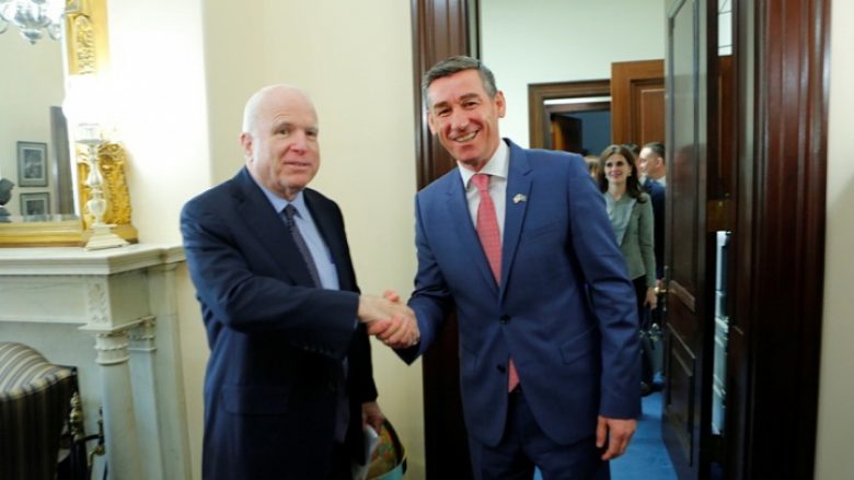 Veseli bën propozimin: Rruga B në Prishtinë të mbajë emrin e John McCain