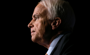 Ka ndërruar jetë senatori McCain – heroi i luftës që u shndërrua në ikonë politike