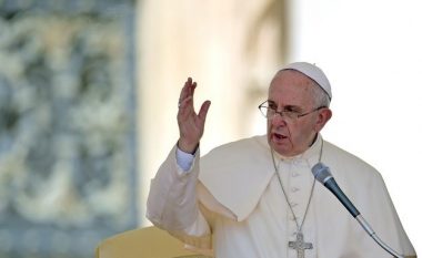 Papa Francesku kërkon falje për abuzimet seksuale të klerit