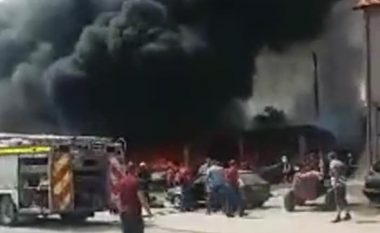 Zjarr i madh në Ferizaj, digjet një punëtori automekanike (Foto)
