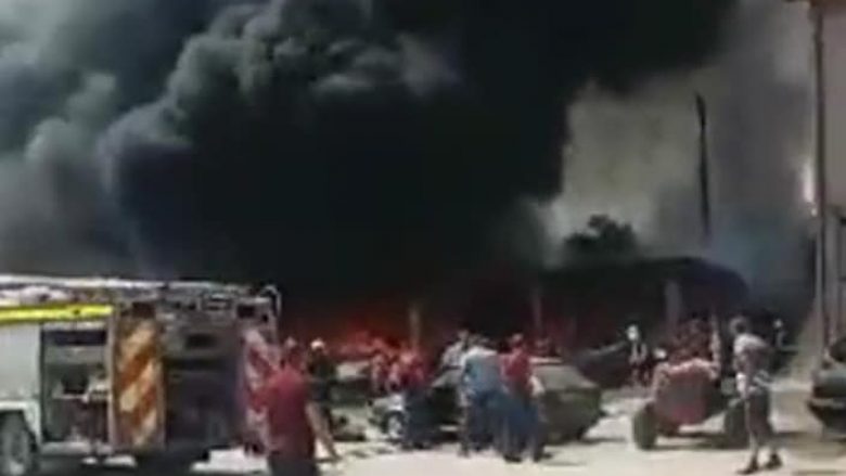 Zjarr i madh në Ferizaj, digjet një punëtori automekanike (Foto)
