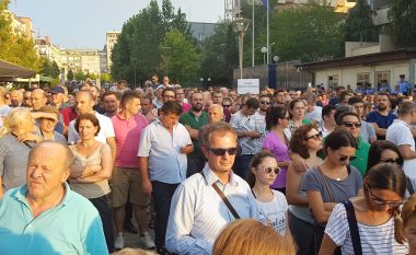Përfundon protesta, qytetarët kërkuan shkarkimin e Lumezit dhe dorëheqjen e Haradinajt