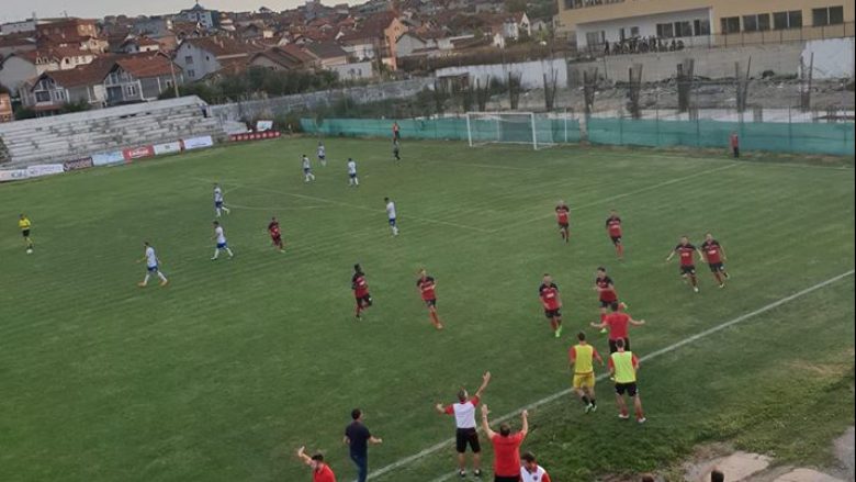 Flamurtari shokon kampionin në Gjilan