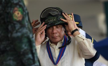 Presidenti i Filipineve: CIA po më përgjon dhe mund të më vrasë