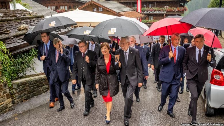 Thaçi e Vuçiq në Forumin Evropian në Alpbach