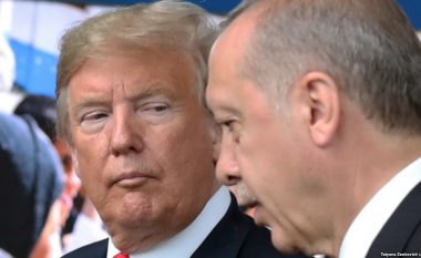 A mund t’ia dalin Trump dhe Erdogan t’i rregullojnë gjërat? Pesë shpjegime mbi krizën mes Uashingtonit dhe Ankarasë!
