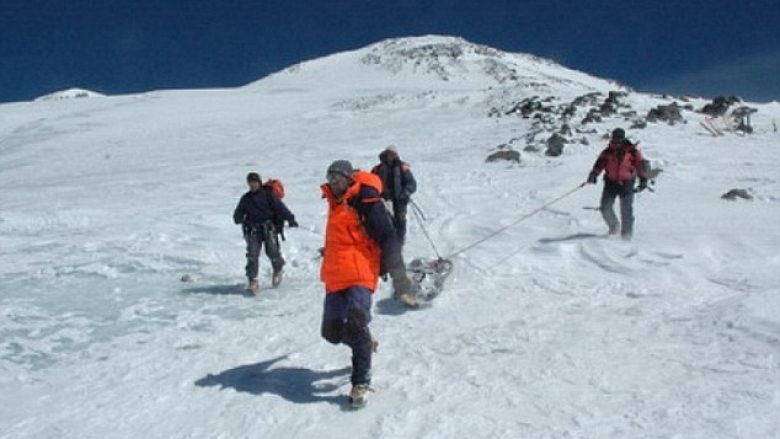 Alpinistja e zhdukur para 31 vitesh, u gjet e ‘mumifikuar’ në mal (Foto)