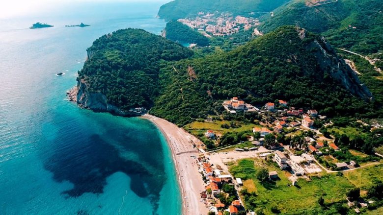 Mali i Zi fiton 1 miliard euro nga turizmi për 10 muaj