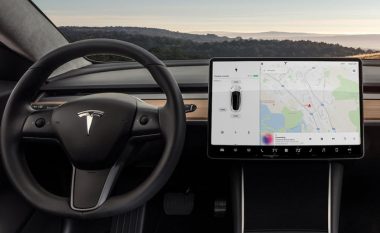 Enterieri minimalist i Tesla Model S dhe X, i njëjtë sikurse te Model 3 (Foto)