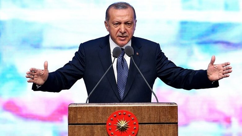 Lira turke me rënie rekord, Erdogan: Nëse ata kanë dollarë, ne kemi njerëzit