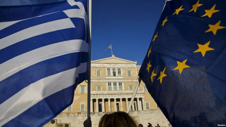 Greqia pajtohet me qëndrimin se nuk duhet të ketë ndarje të Maqedonisë së Veriut dhe Shqipërisë për anëtarësimin në BE