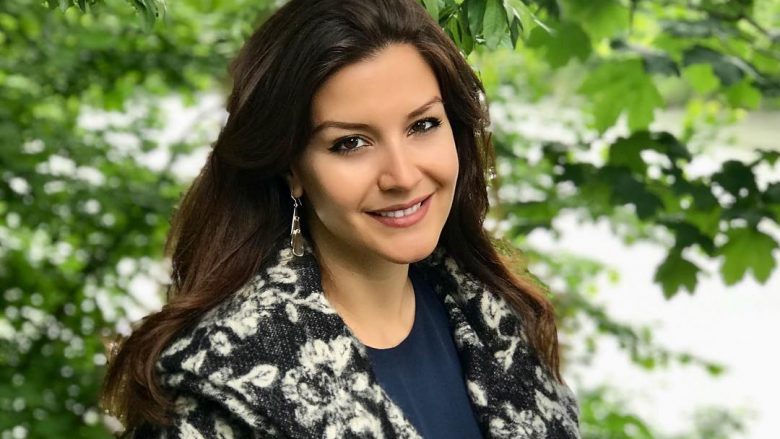 Floriana Garo rrëfen për historinë e dashurisë dhe planet për dasmë në Shqipëri