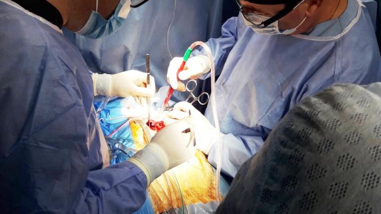 QKUK: Kardiokirurgjia fillon zëvendësimin e valvules aortale me metoda minimale invazive