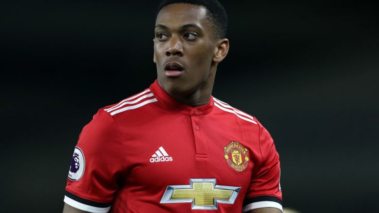 Martial vendos të qëndrojë te Manchester United