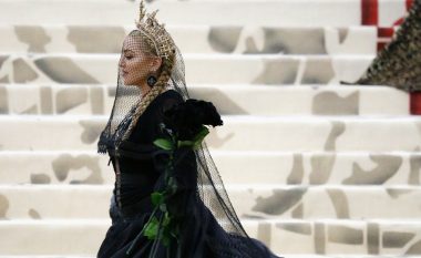 Madonna do të ndërtojë një akademi futbolli në Afrikë