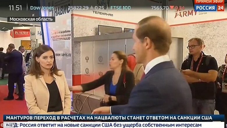 ‘Hipnotizohet’ nga ministri, gazetarja alivanoset gjatë transmetimit live (Video)