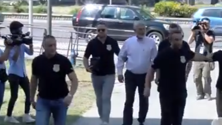 Stevçe Jakimovski shanë gazetarët para gjykatës (Video)