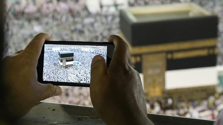 ‘Kapsulat’ e kompletuara në të cilat mund të pushojnë haxhinjtë në Qabe (Foto)