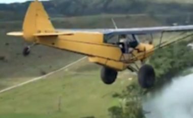 Manovrat e mahnitshme të pilotit që u lëshua nga cepi i shkëmbit, për të mos rënë në ujë (Video)
