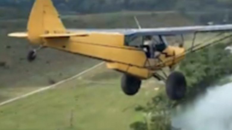Manovrat e mahnitshme të pilotit që u lëshua nga cepi i shkëmbit, për të mos rënë në ujë (Video)