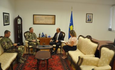 Ministri i Punëve të Brendshme, Bejtush Gashi takon komandantin e KFOR-it  