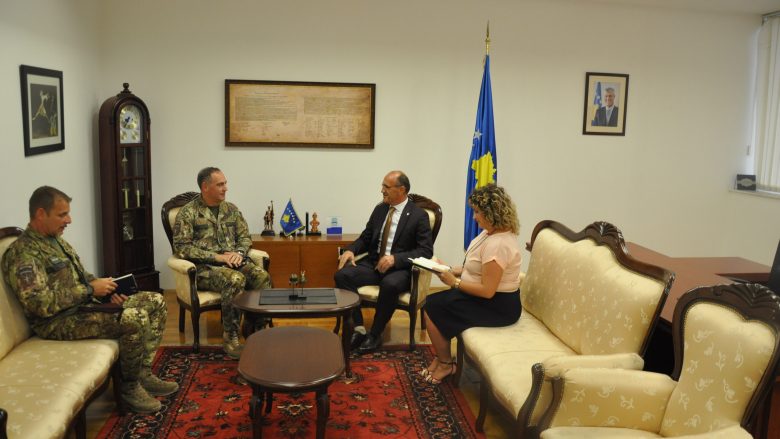 Ministri i Punëve të Brendshme, Bejtush Gashi takon komandantin e KFOR-it  