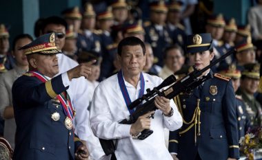 Presidenti i Filipineve vendos tri vijat e kuqe ndaj Kinës – jemi në prag lufte!