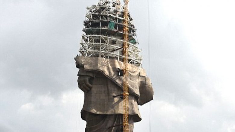 Po merr formë statuja që do jetë më e larta në botë (Foto)