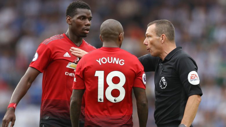 Paul Pogba dhe Ashley Young (Foto: Getty Images)