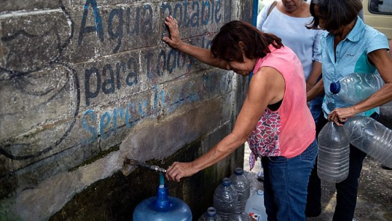 Qyteti në Venezuelë ku asgjë nuk funksionin: Uji vjen një herë në muaj dhe bankomatet janë të zbrazëta (Foto)