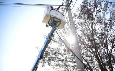 Rreth 200 shtëpi të Dobratinit përfitojnë nga rrjeti i ri elektrik
