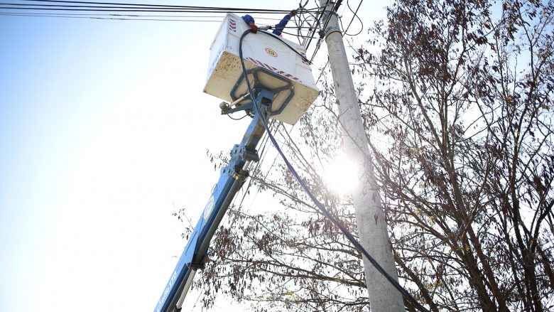 Rreth 200 shtëpi të Dobratinit përfitojnë nga rrjeti i ri elektrik