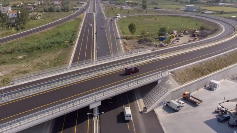 Hapet nyja e Milotit, vazhdon puna për rrugët dytësore (Video)