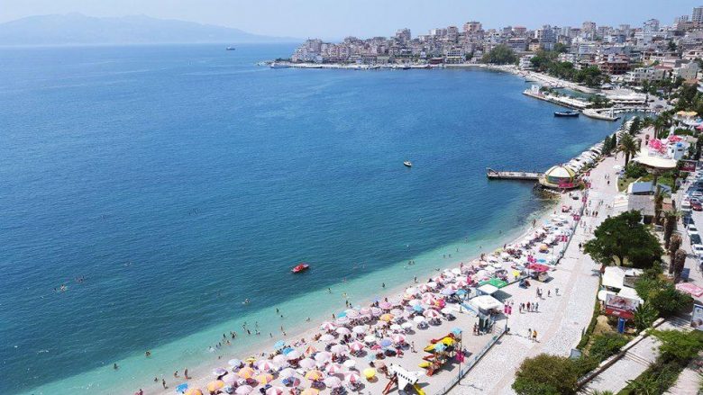 Shqipëria destinacion i turizmit elitar, jahti luksoz në Sarandë (Foto)