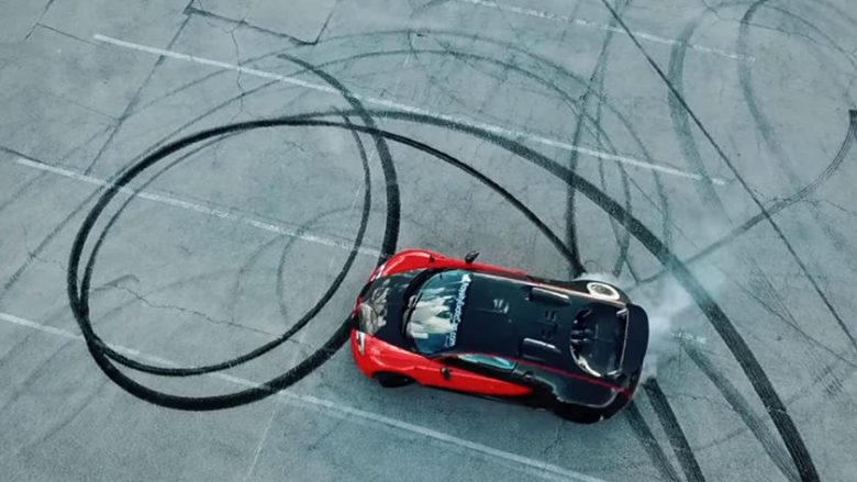 Xhirot e shpejta të Bugatti Veyron të modifikuar, iu gërryhen rrotat në tërësi (Video)