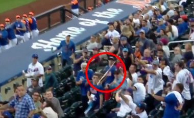 Zuri shkopin e bejsbollit që po ia rrezikonte fëmijët, pa hequr nga dora kënaçen e birrës (Video)
